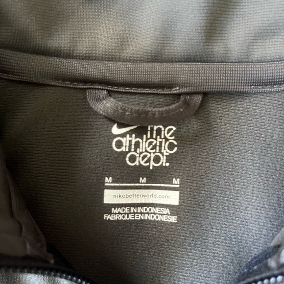 Nike Men's Full Zip lightweight Jacket - Picture 4 of 5